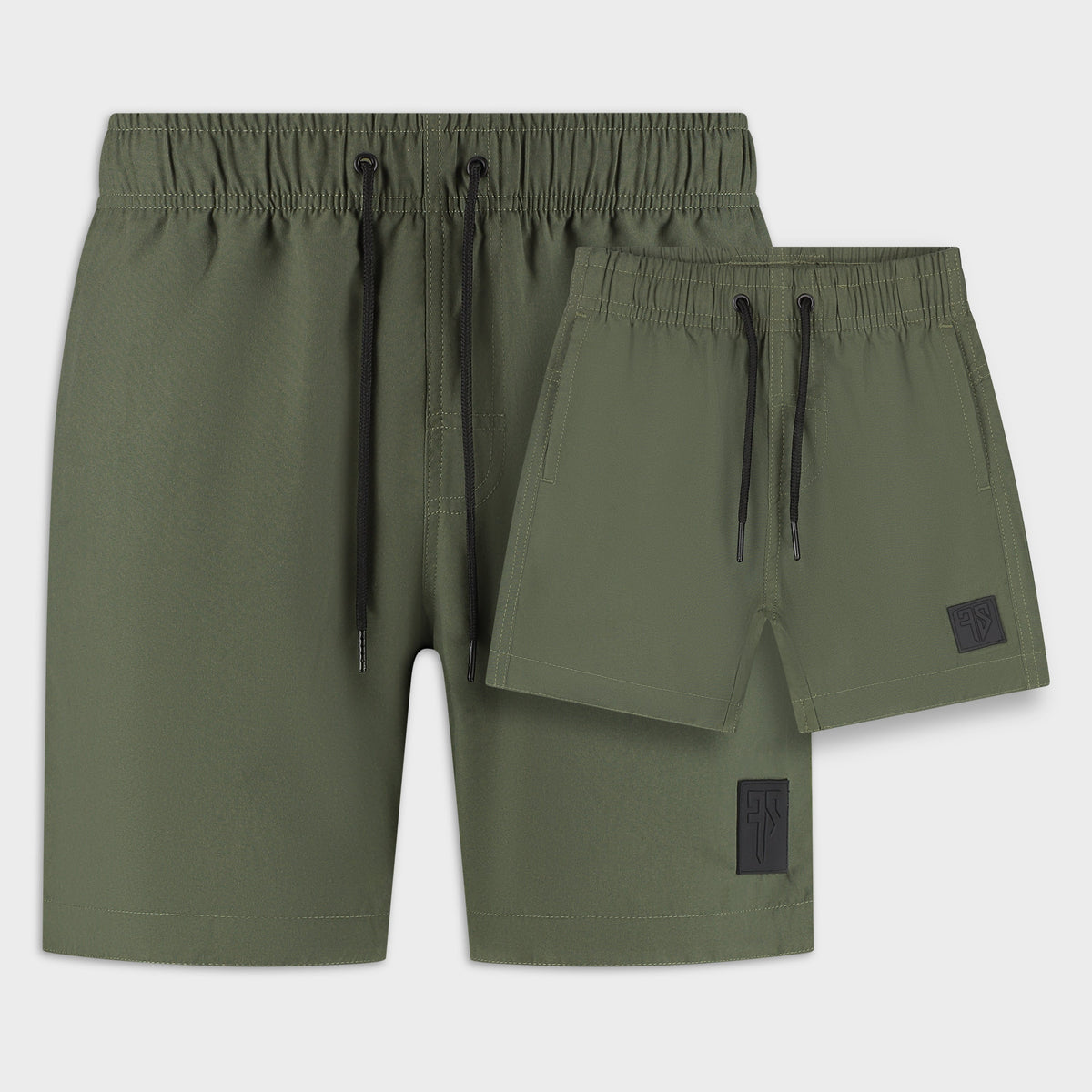 Vader en zoon in matching army groene zwembroeken Samui 2.0 van Frenky S