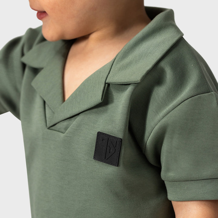 groene scuba polo voor kinderen met een reverse collar