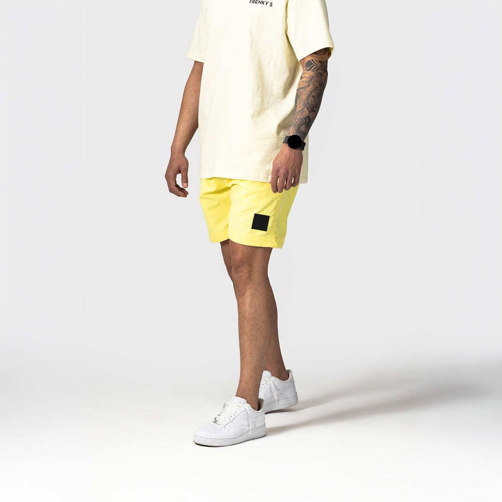 gele heren zwembroek van sneldrogende stof en ritsen in de zak