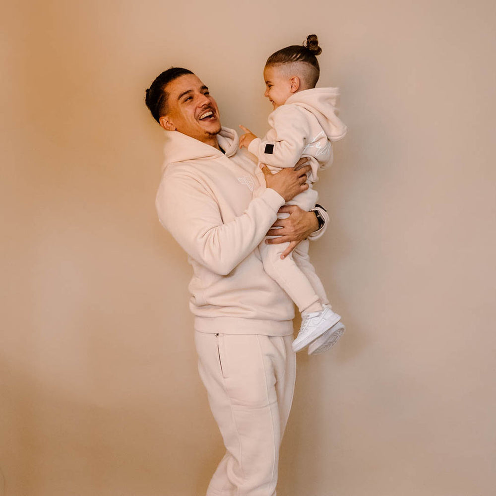 beige comfortabele trainingspak voor vader en zoon met capuchon