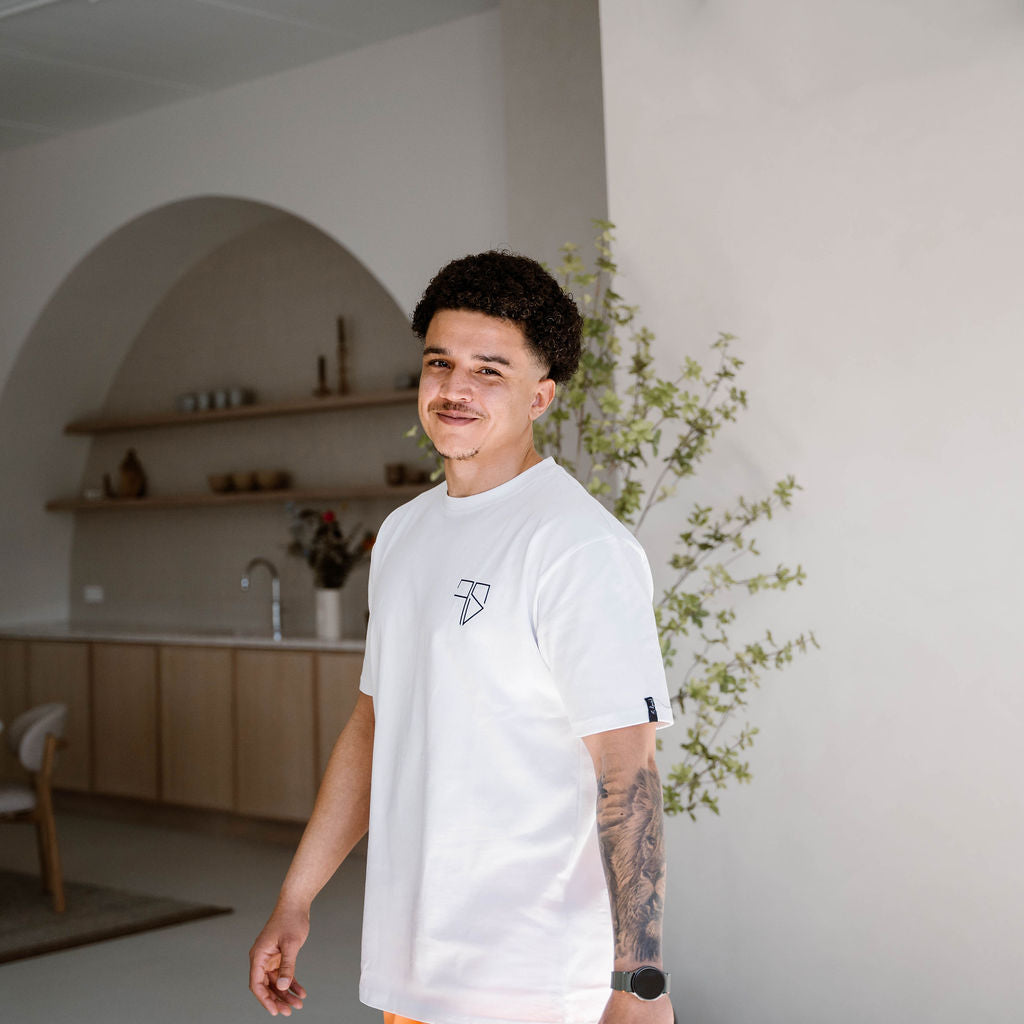 RIO t-shirt wit heren gedragen op straat — Frenky S collectie