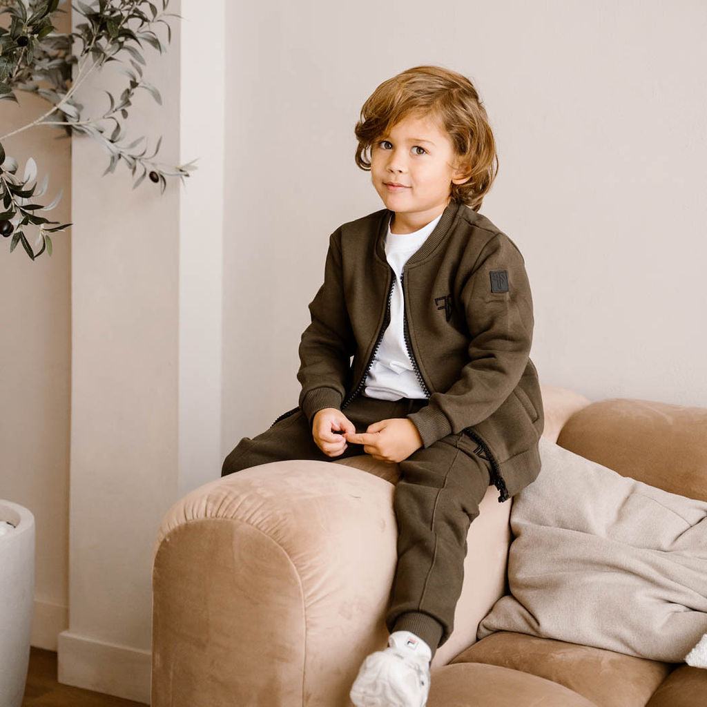 Joggingpak jongens army groen Monty vest rits kindvriendelijk detail