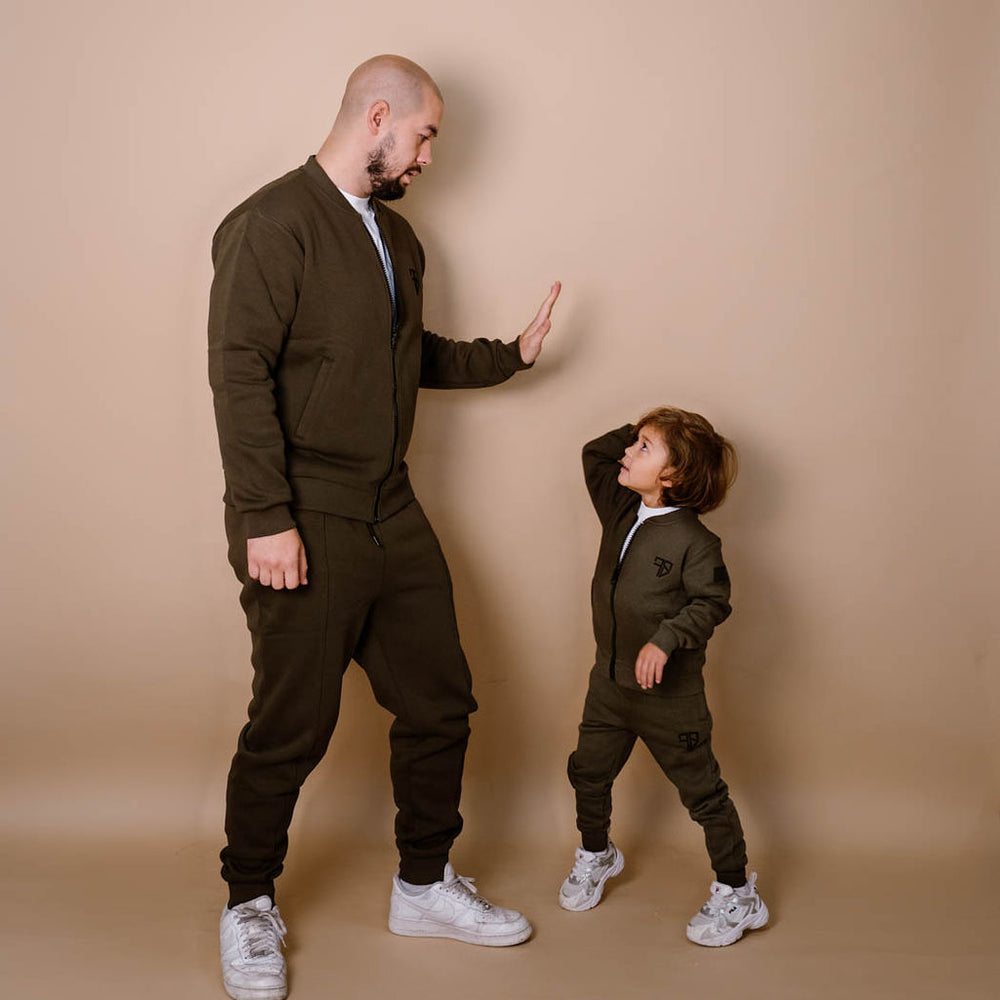 groen joggingspak met vest voor vader en zoon