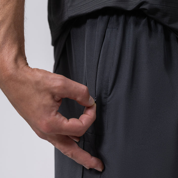 Vader en zoon dragen zwarte Frenky S sportkleding