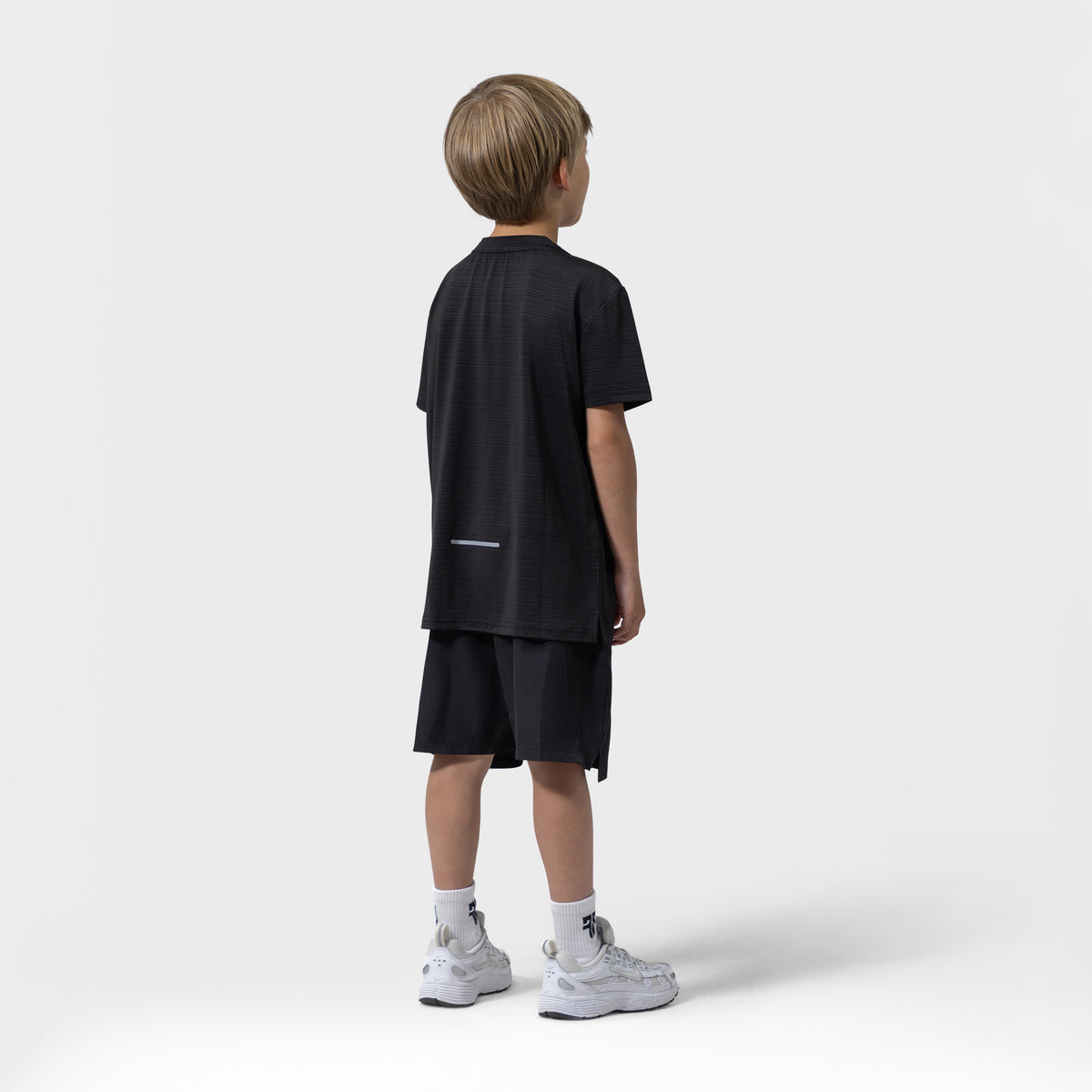 Kinder activewear set zwart jongens voor- en zijaanzicht Frenky S