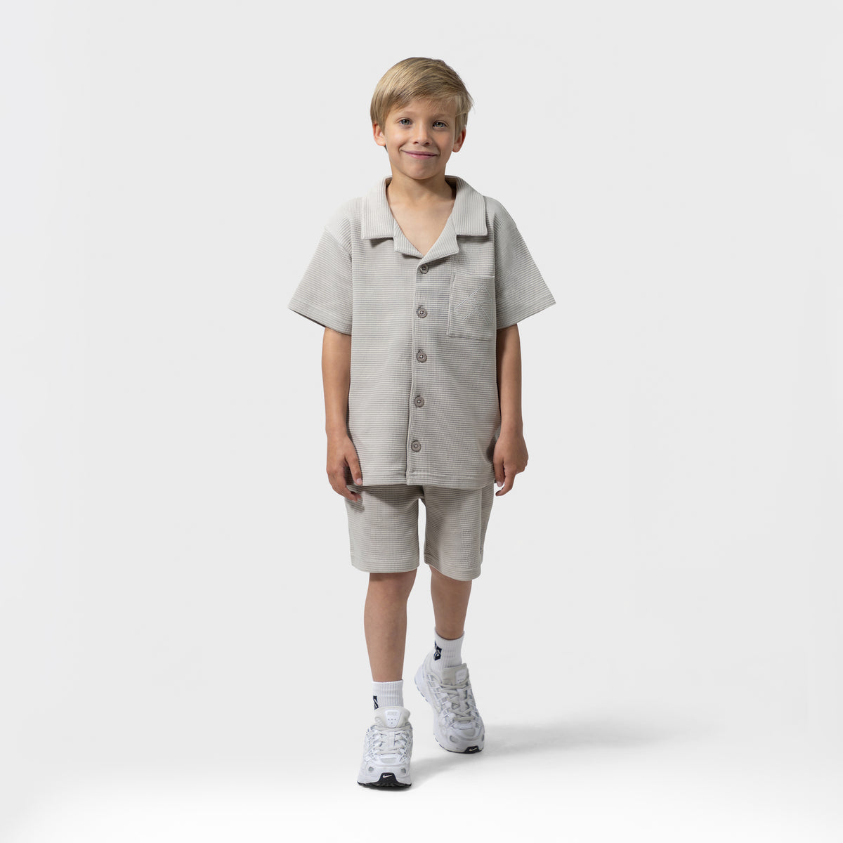 Vader en zoon beige twinset cuban collar samen