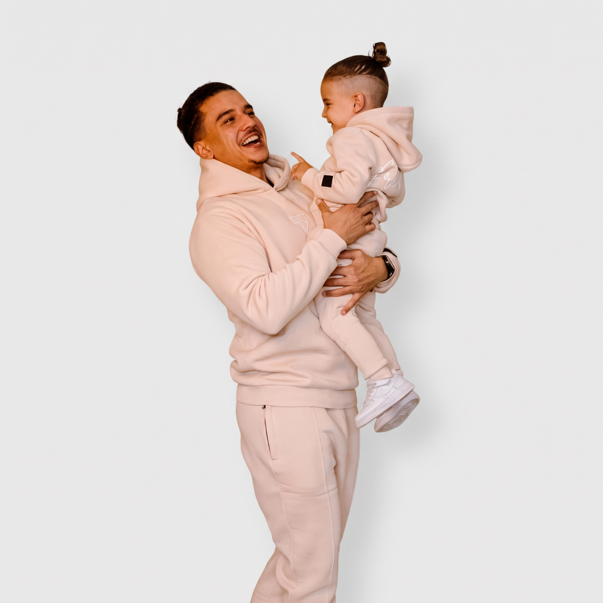 Enzo trainingspak beige vader en zoon
