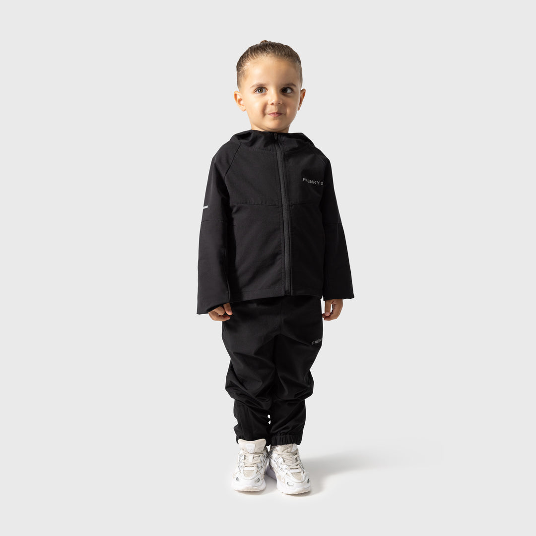 Kinder Active suit zwart Frenky S, lifestyle foto