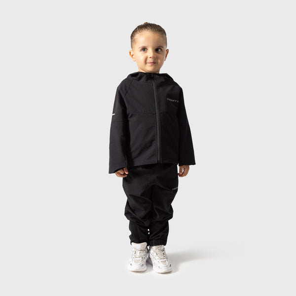 Kinder Active suit zwart Frenky S, lifestyle foto