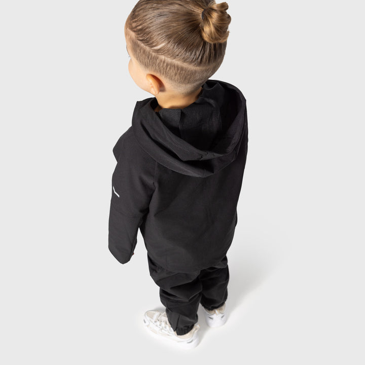 Kinder Active suit zwart Frenky S, lifestyle foto