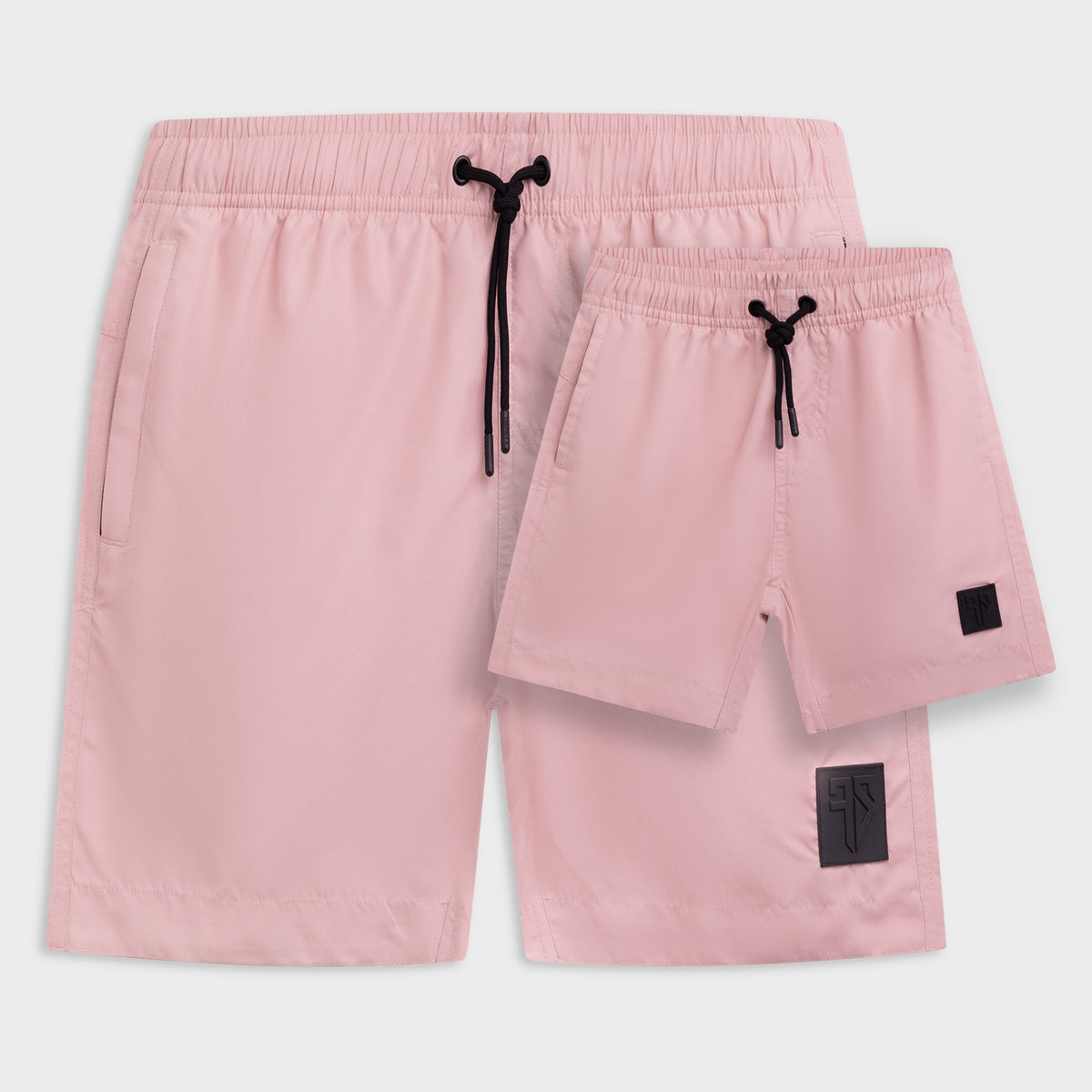 Vader en zoon in licht roze matching zwembroeken Frenky S, pasteltrend zomer 2026