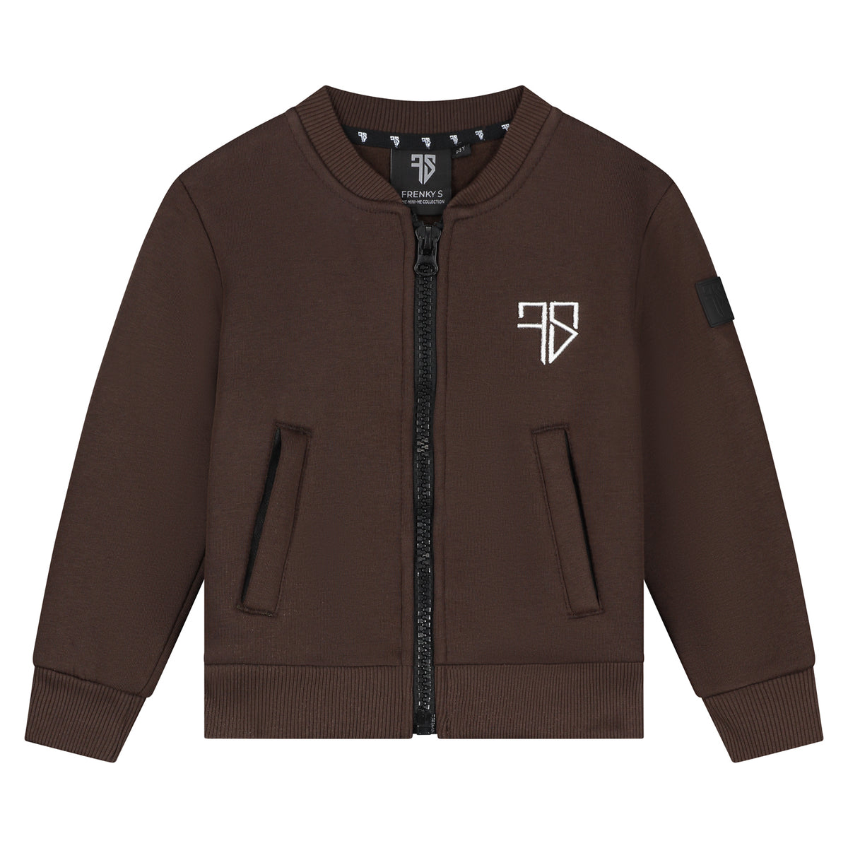 Vader en zoon in mocca bruin Monty vest trainingspak winterse buitenopname
