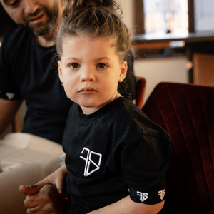 Signature T-shirt | Black - KIDS - Frenky S -Vader en zoon kleding